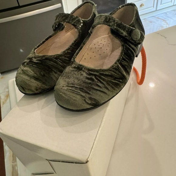 Girls HOO made in Spain green crushed velvet Mary Jane